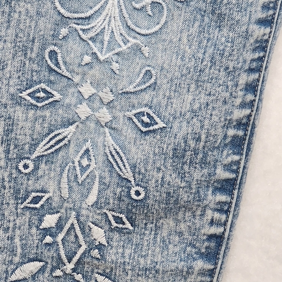 Bandolino Selene Acid-Washed Embroidered Geometric Designs Women's Jeans Size 12 - Picture 12 of 16